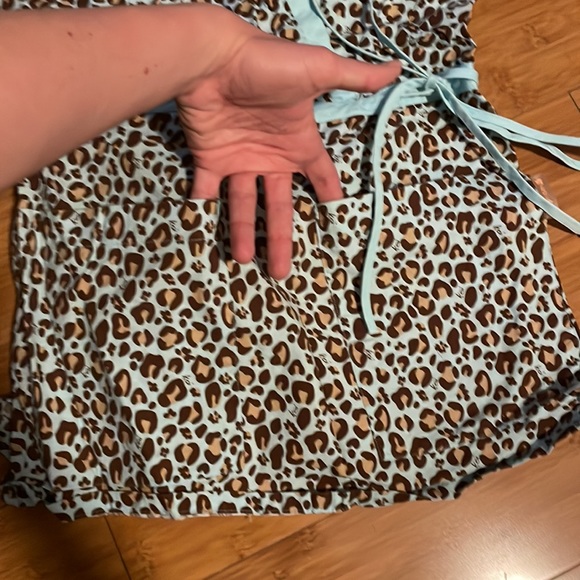 Koi scrub set leopard print blue cargo - Picture 4 of 14